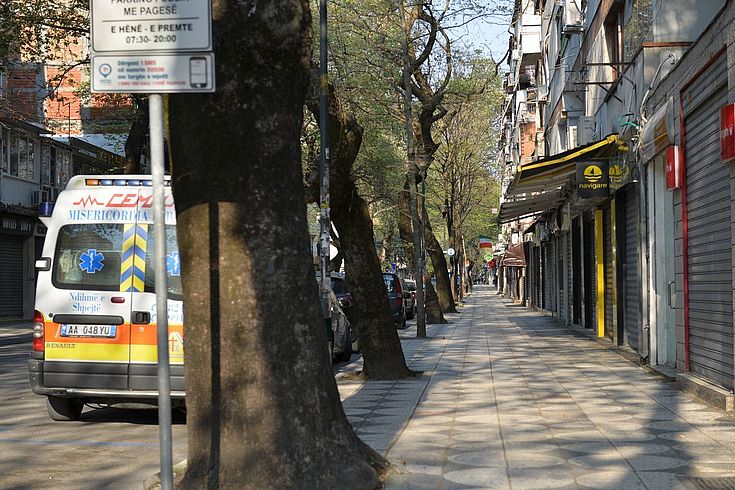 Während des Lockdowns waren in Albaniens Hauptstadt Tirana die Geschäfte geschlossen.